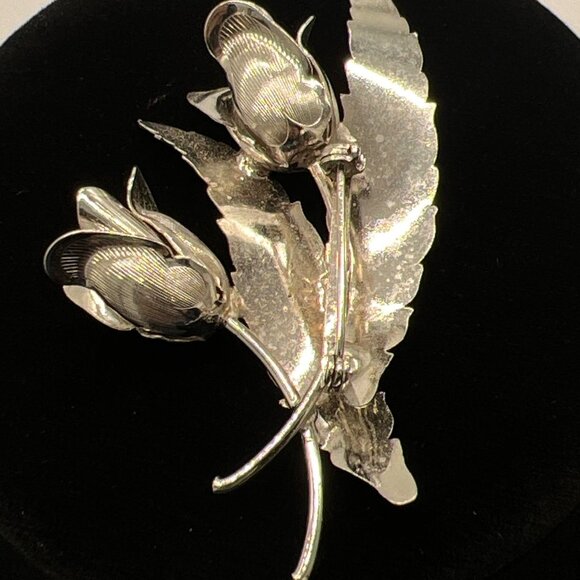 Silver Rosebud Brooch Pin With Textured Leaf Design - Picture 4 of 8